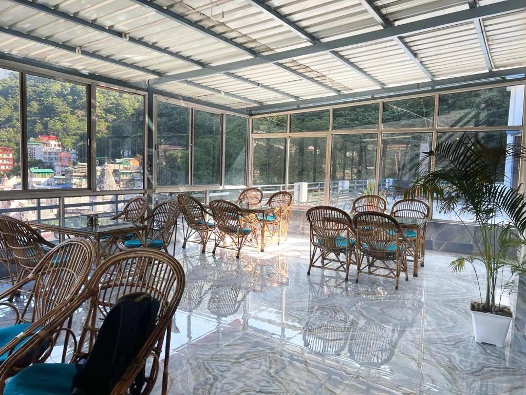 Hotel Manikut Rishīkesh Extérieur photo
